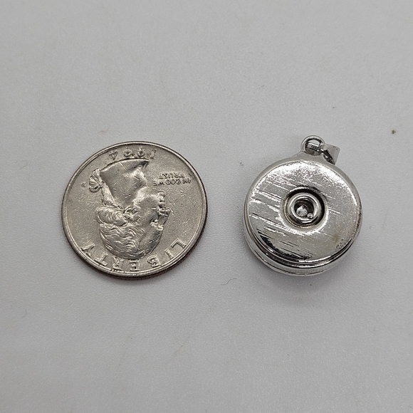 silver tone rhinestone A snap pendant - Picture 3 of 3